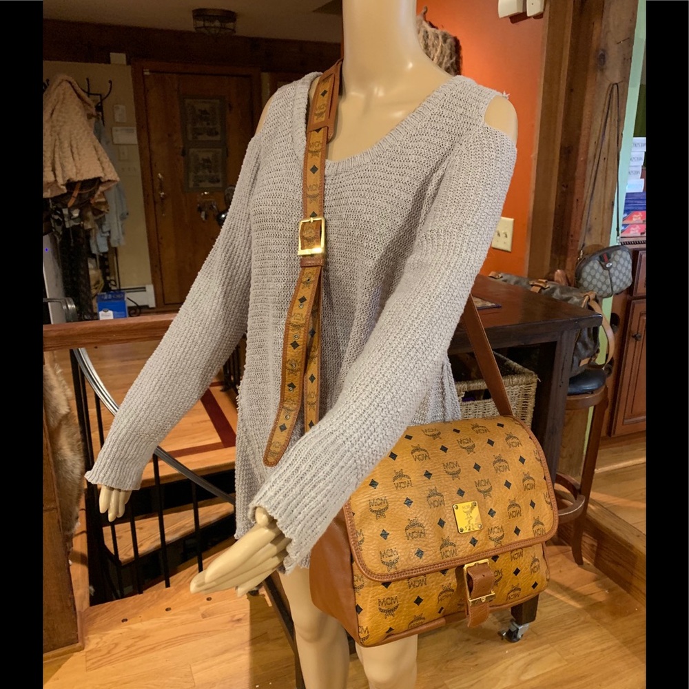 ❌SOLD❌🎄 MCM GorG CROSSBODY w/Beautiful POUCH - Picture 6 of 8